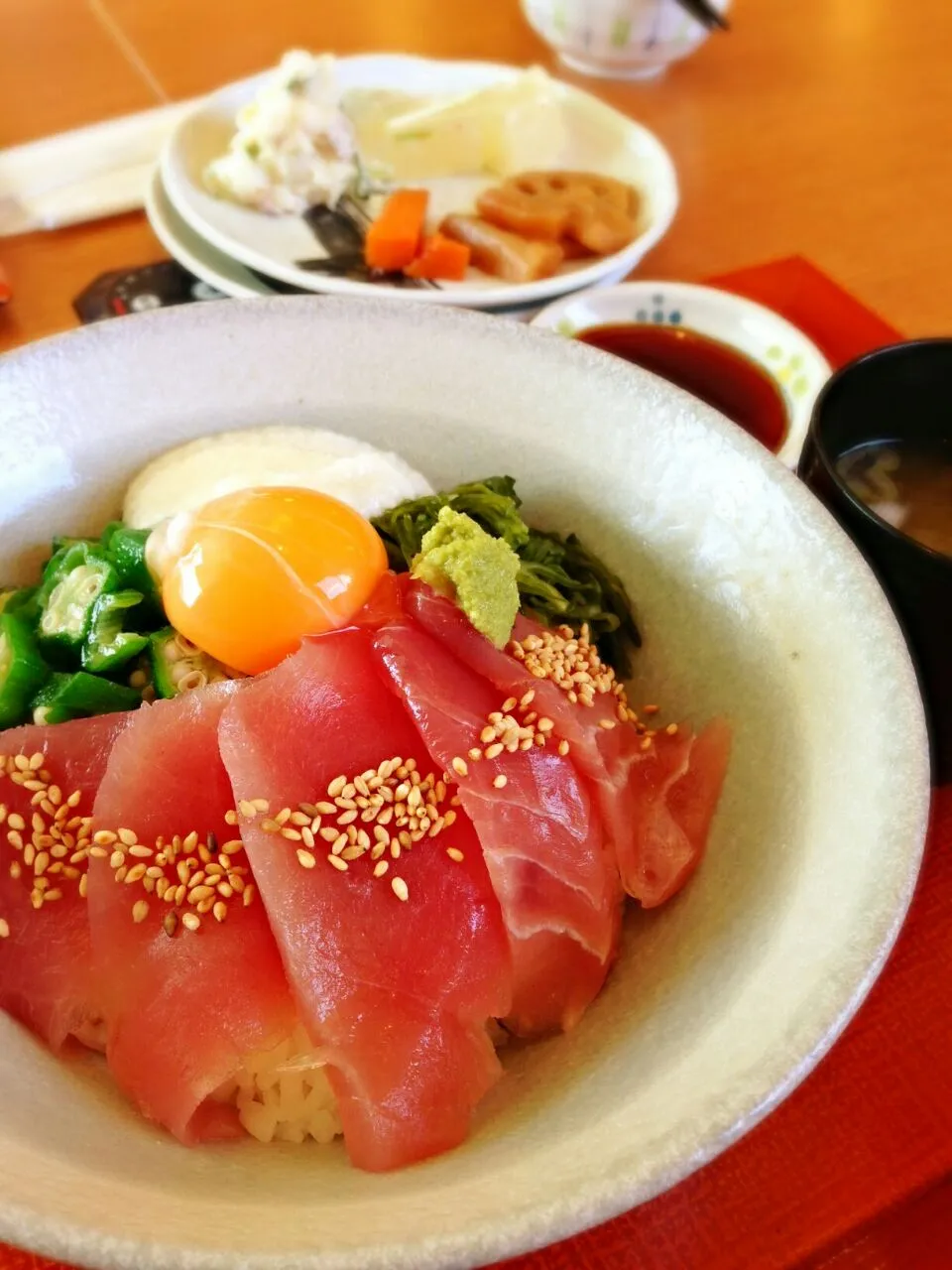 菜々家でランチ。マグロのネバネバ丼。|ちはるさん