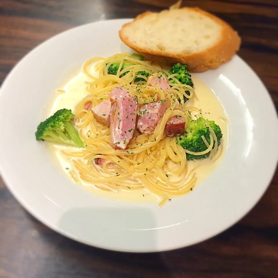 Snapdishの料理写真:ブロッコリーとベーコンのクリームパスタ🍝💕|Mi♡さん