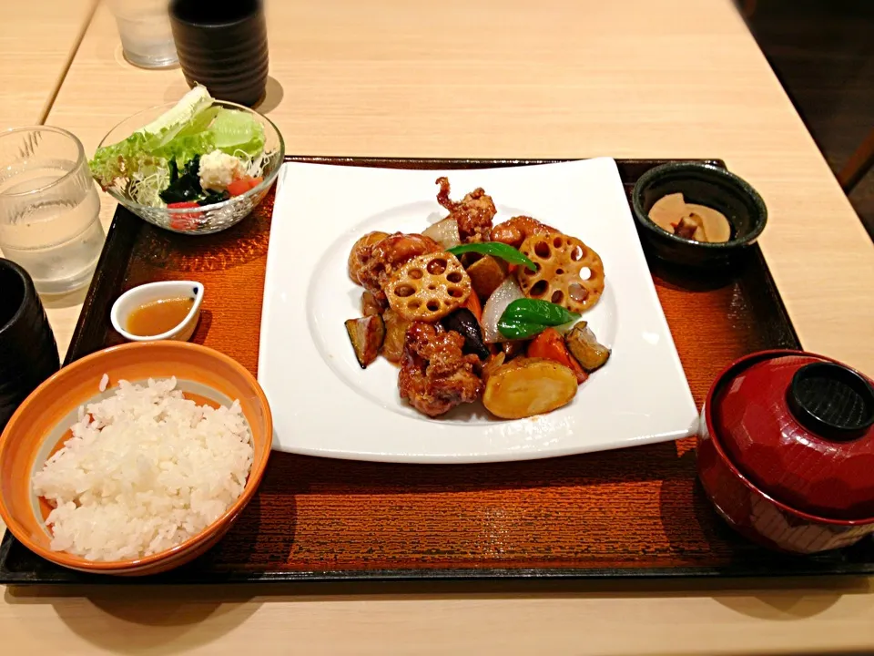 大戸屋 鶏と野菜の黒酢あんかけ定食|ゆんくるさん