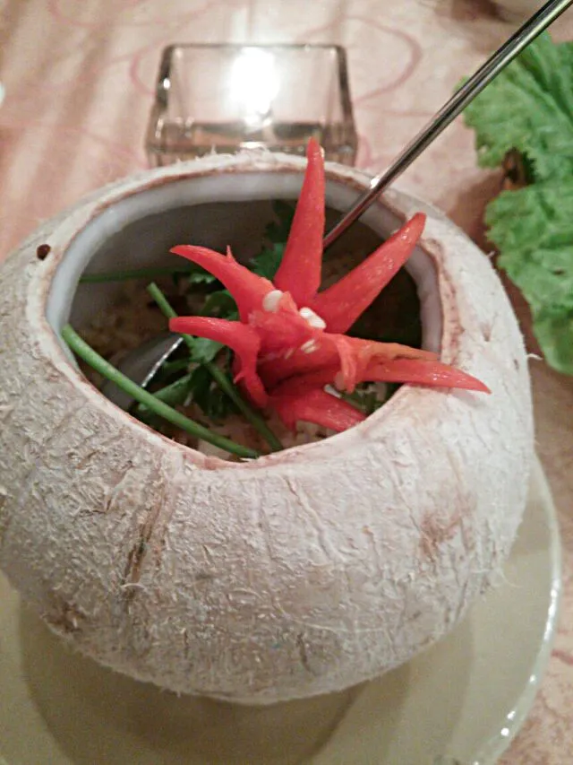 Fried Rice in Coconut @ Vietnamese House(^^)v135000ドン、およそ700円(^з^)-☆|quitaさん