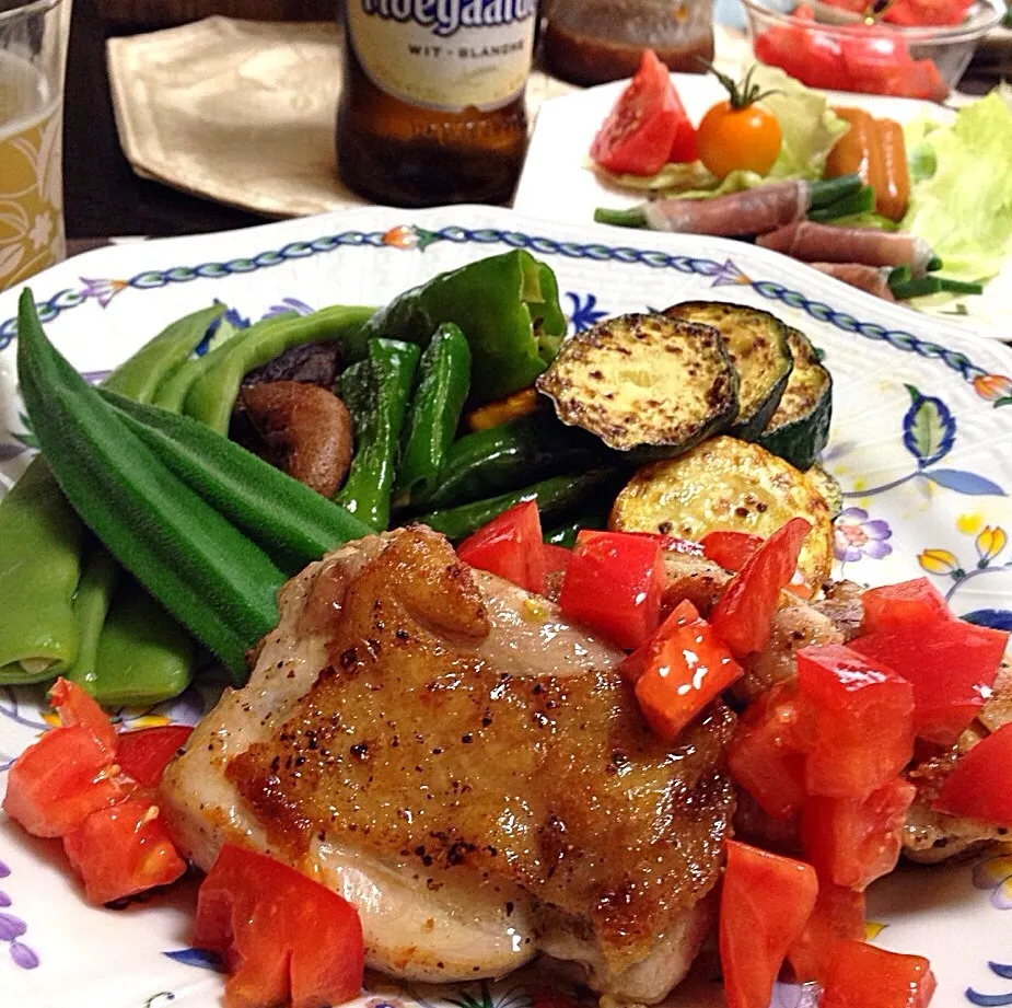 🐔地鶏のバーブ焼きに🍅トマトさっぱりソースをかけて🍆夏野菜をたっぷり添えてみました|dianahanawanさん