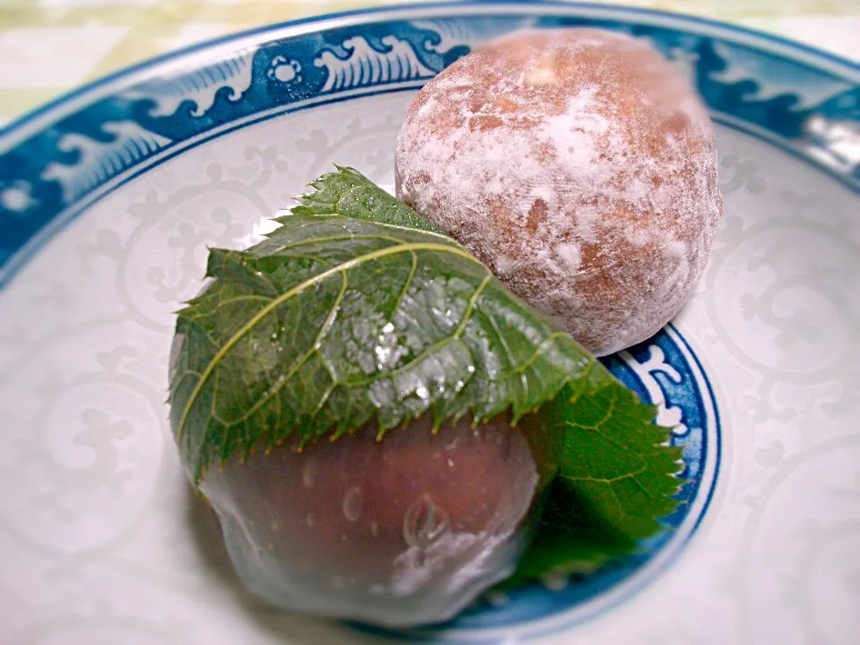 とらや工房の、葛餅と赤飯大福(土日祝限定)|きくさん