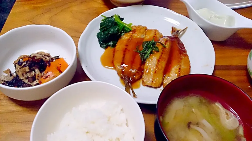 イワシの蒲焼き、ひじきの煮物、枝豆豆腐|みんさん