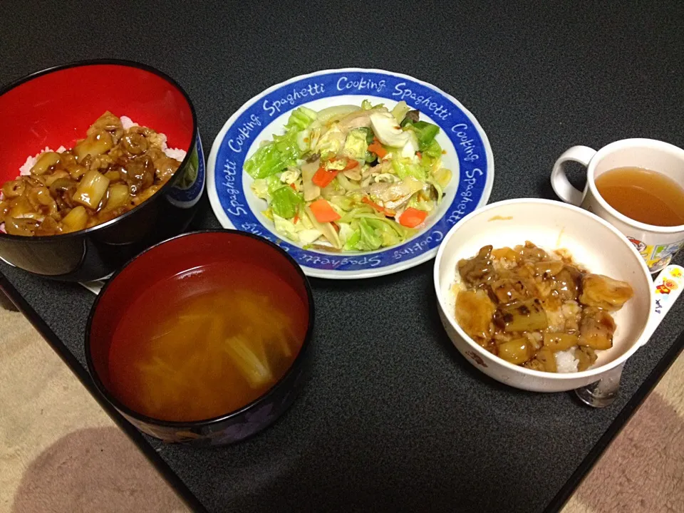 Snapdishの料理写真:焼き鳥丼•野菜炒め•お吸い物|うるしちかさん