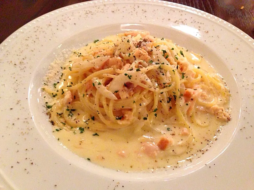 Snapdishの料理写真:自家製スモークサーモンのクリームパスタ🍝|こいちさん