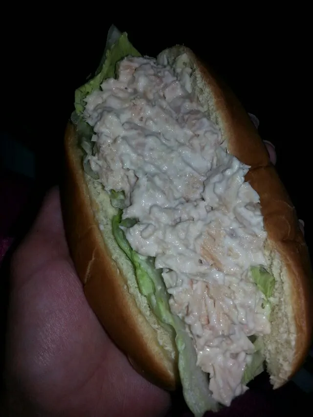 tuna with mayo and lettuce on a roll.|Polly Gelfusoさん