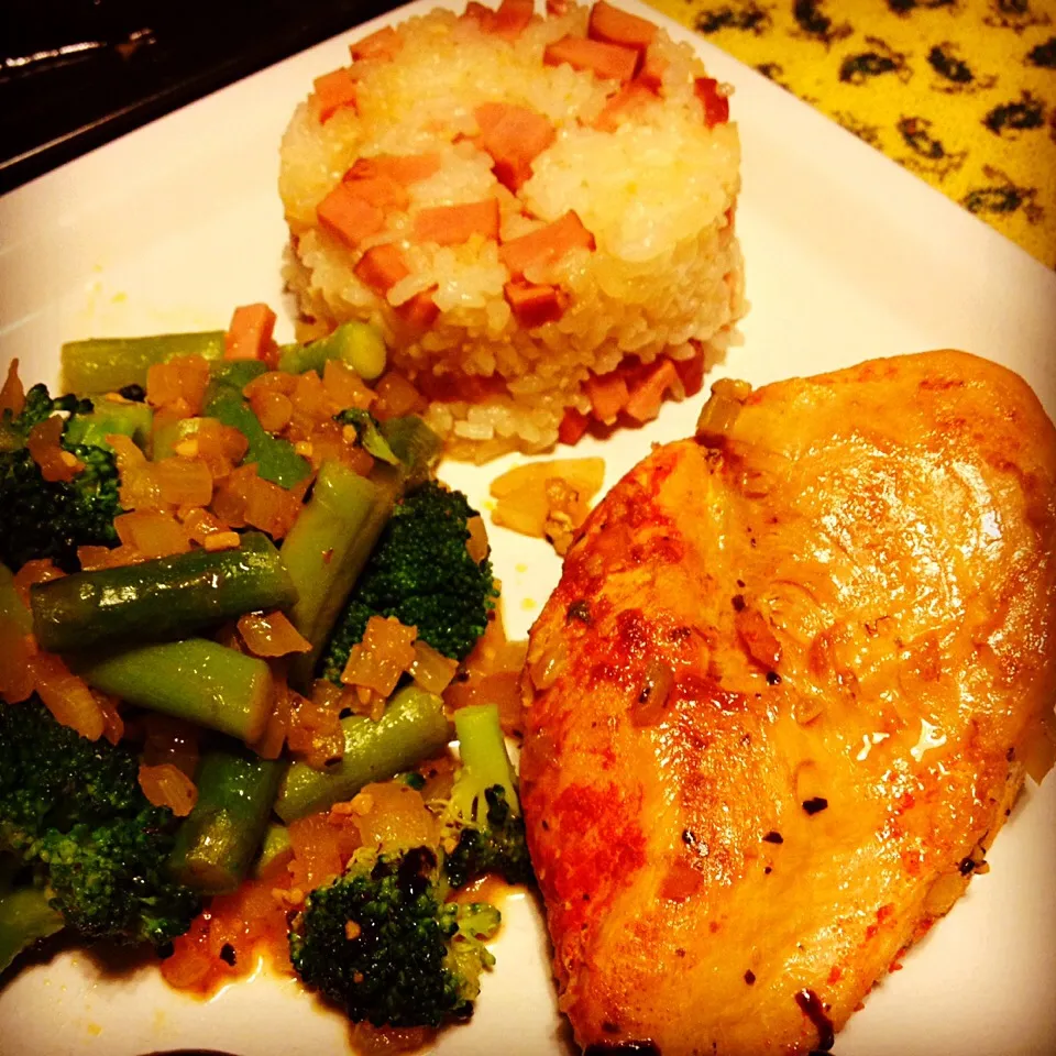 Pan Seared Chicken Breast in Paprika & Garlic Butter  with Smoked Ham Fried Rice and Broccoli And Asparagus|Emanuel Hayashiさん