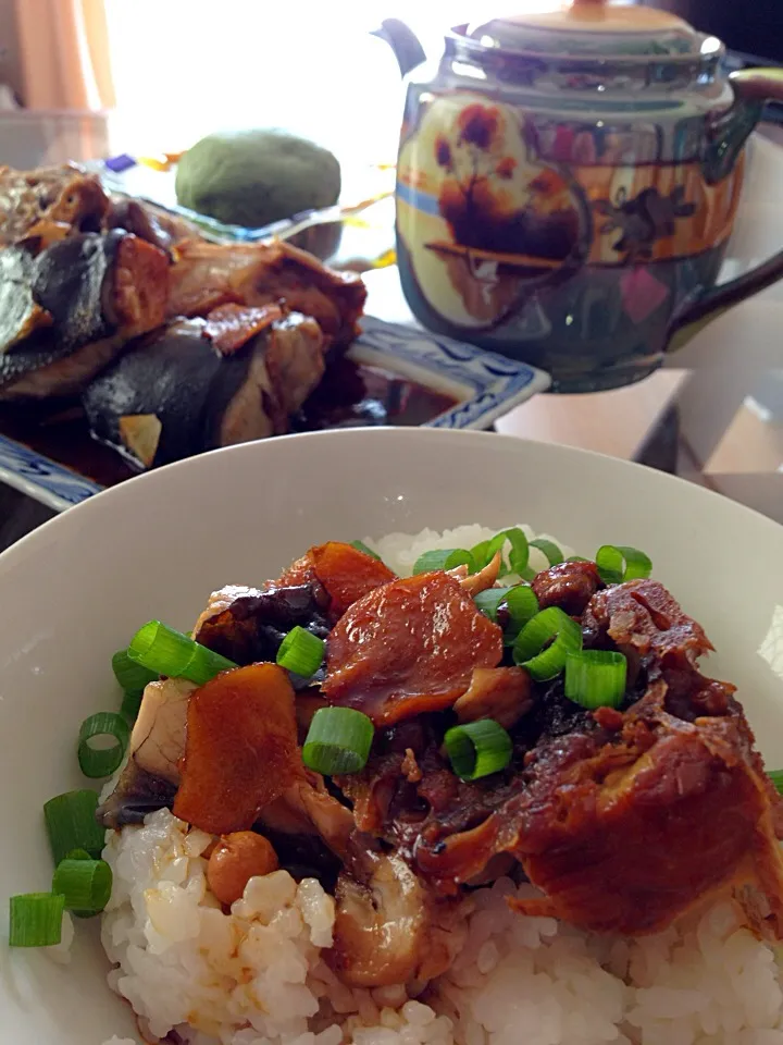 出来たて、とろり美味しい鰤のあら煮。そのまま食べるものもよし、ほかほかごはんにのっけるのもよし。|Kumi_loveさん