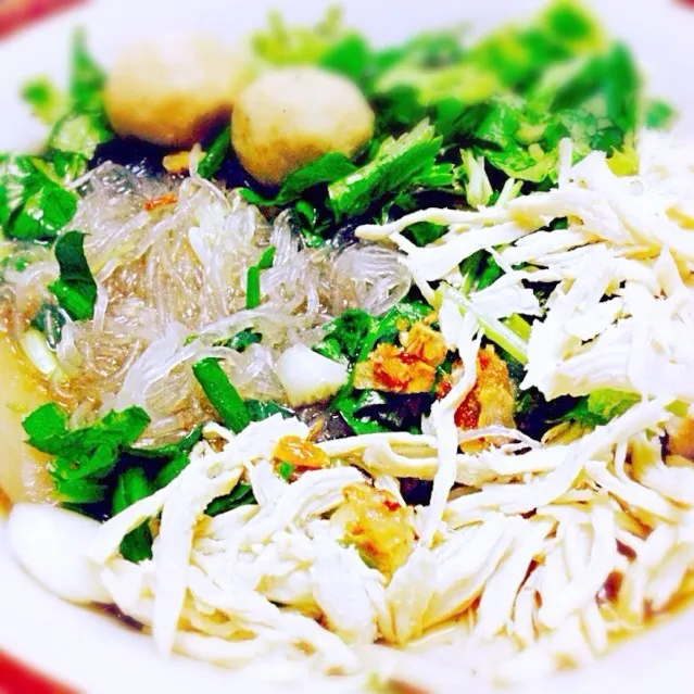 Glass noodle soup with chicken วุ้นเส้นไก่ฉีก|Yui Phiphitphakdiさん