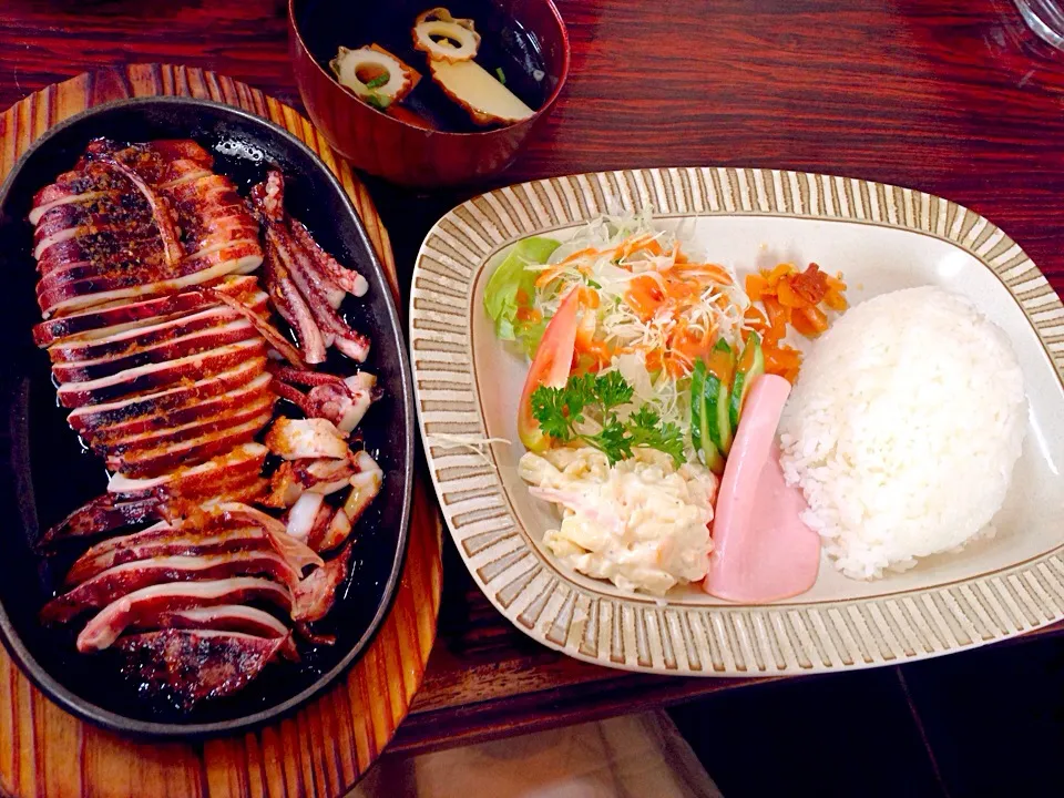 Snapdishの料理写真:イカの生姜焼き定食|お山さんさん