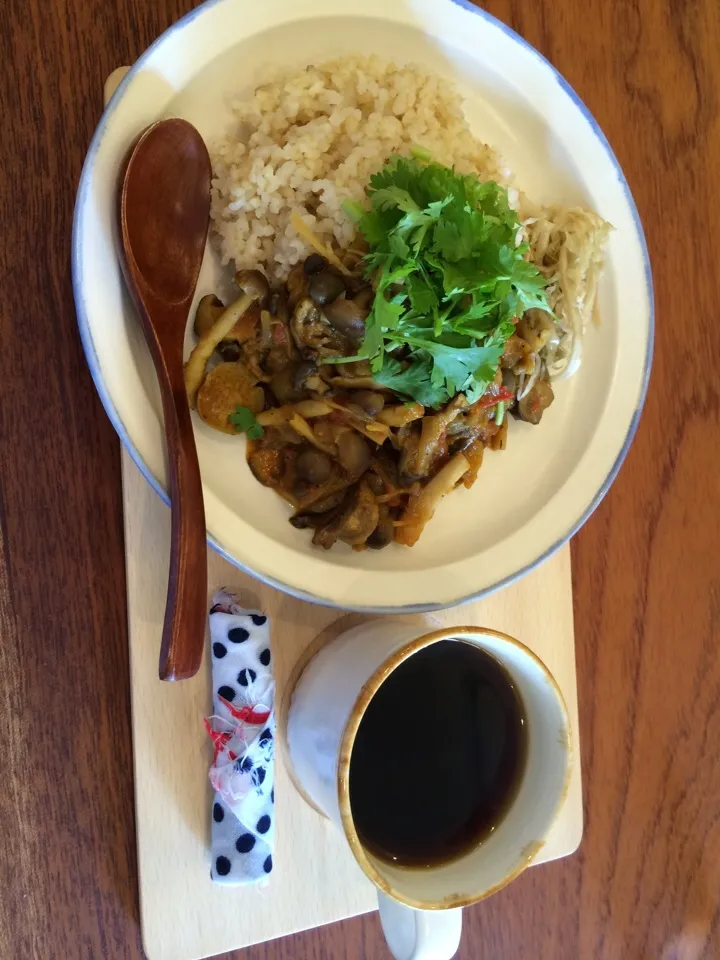 三日連続でランチがカレーです…今日はカフェでキノコのカレー(^_-)  一番美味しかったインドカレーは興奮して写真取らなかった^^;|cocoaさん