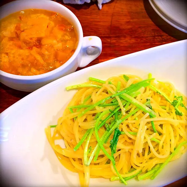 具だくさんミネストローネとチーズの効いた🍝あ〜美味しっ(≧∀≦)|takakotakaco😃さん