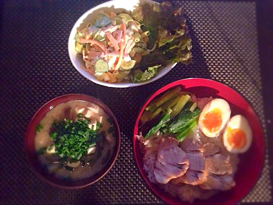 焼豚丼、茄子とお豆腐のお味噌汁、マカロニサラダ|ayumiさん