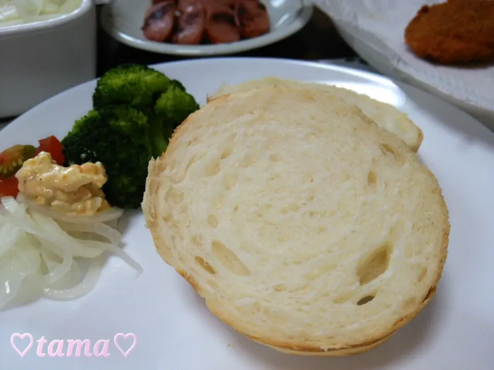 Snapdishの料理写真:July 14, 2014  自家製りんご酵母のラウンド食パン♪でサンドしちゃう夕飯♡|♡tama♡さん