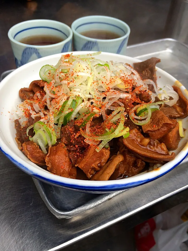 築地場外 きつねやのモツ丼|オニカサゴさん