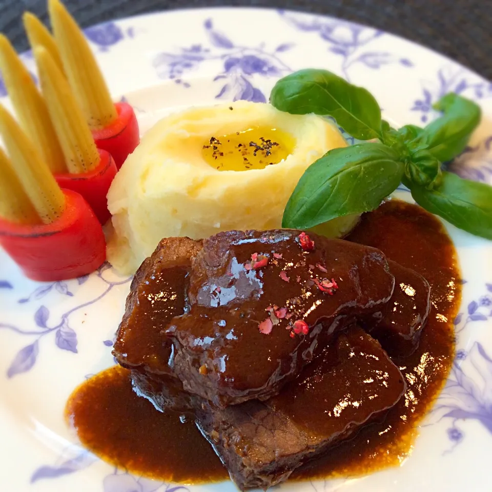 牛モモ肉のビール煮込み🐮🍺|もとぱんさん