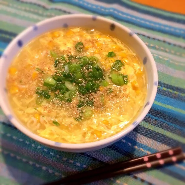 サッポロ一番で、もろこしとじラーメン♡|もなかさん