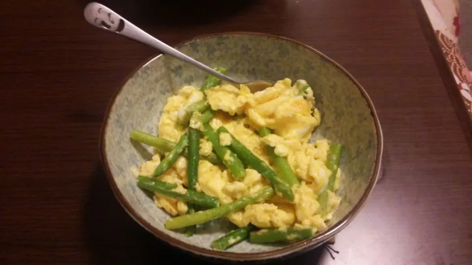 omelette aux asperges
アスパラガスのオムレツ
Asparagus omelette|Antoine Blancさん