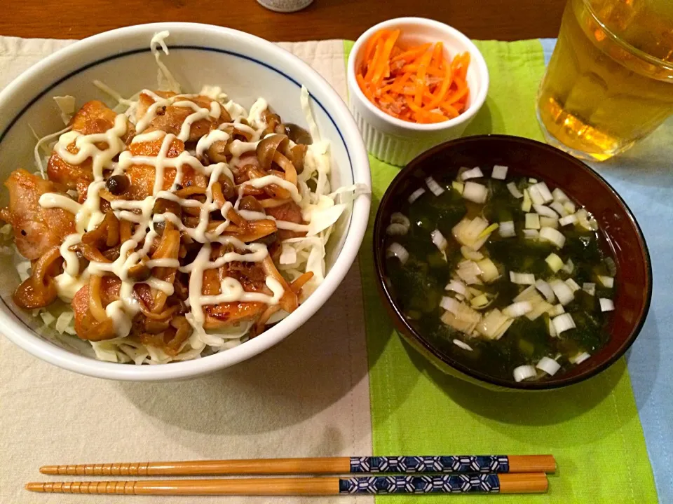 照りマヨ丼 ワカメ味噌汁 にんじんサラダ|haseseさん