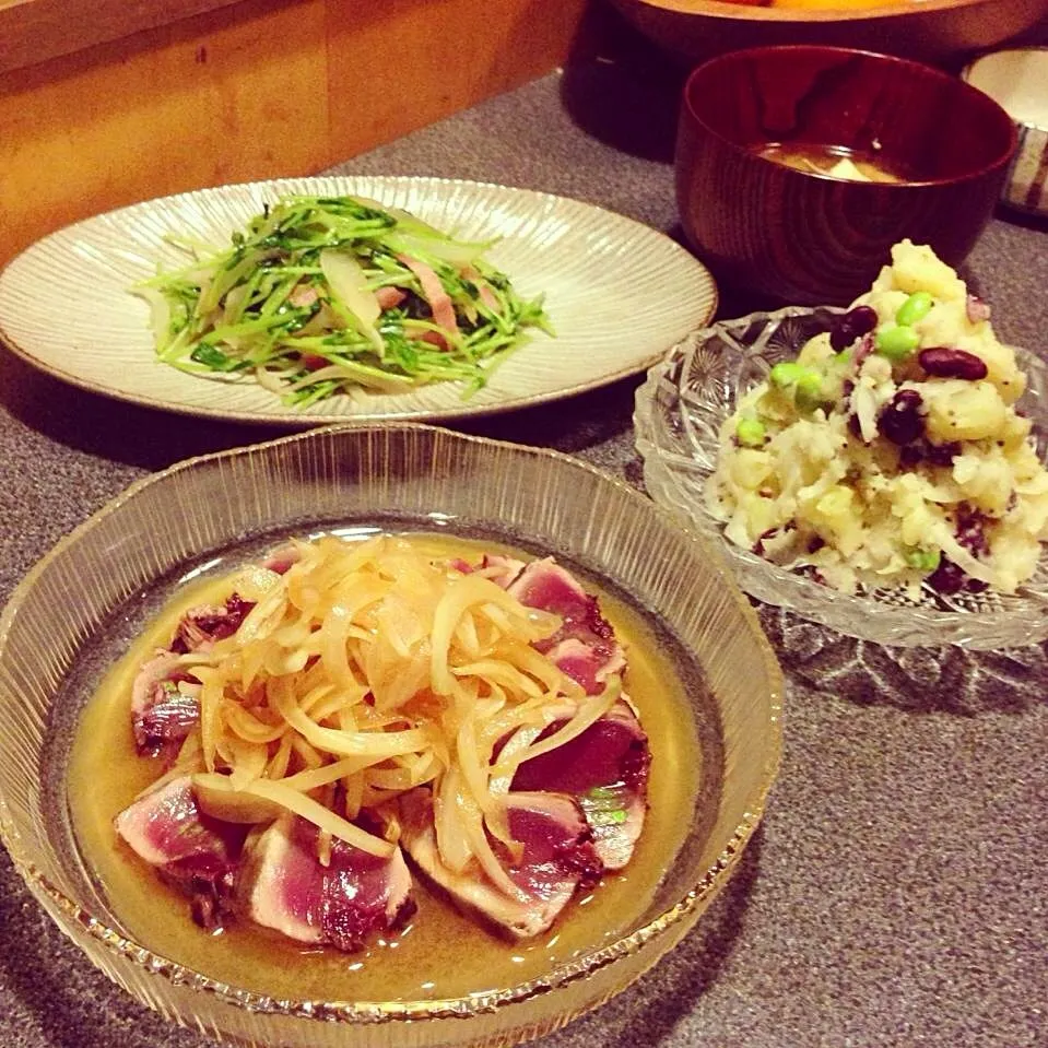 鰹ステーキ玉ねぎソース、豆苗炒め、お豆ポテサラ|fusproutさん