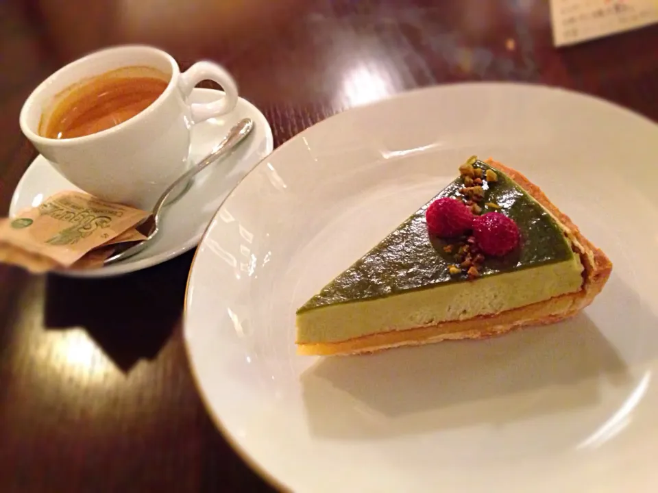 Snapdishの料理写真:ピスタチオムースタルト🍰 と エスプレッソdoppio☕️|こいちさん