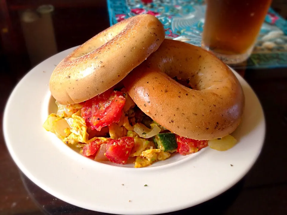 Bagel🌀&vegetable scrambled egg💛|Nonononoさん