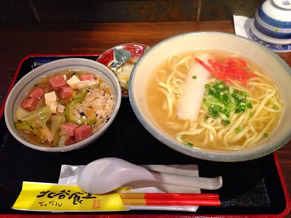 Snapdishの料理写真:沖縄すば+ミニゴーヤちゃんぷる丼セット(700円)|hanwaraiさん