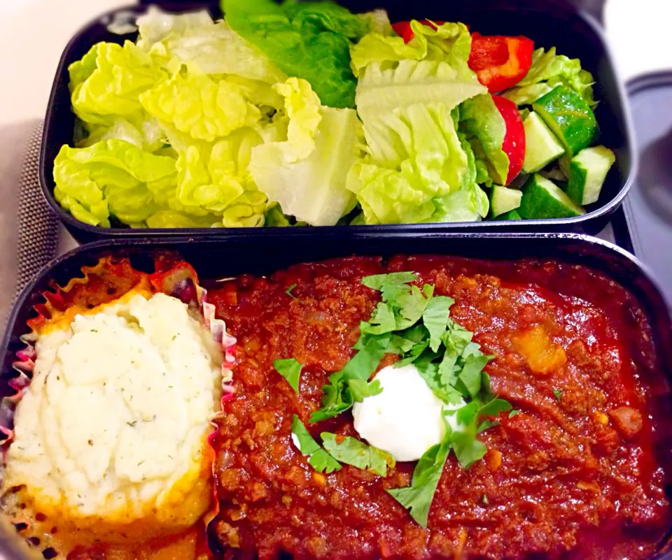 Lunch bento - 3 bean beef chili, mashed cauliflower  and salad|coxiella24さん