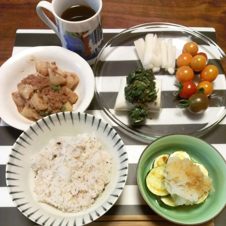 夜ご飯。トマトは自家栽培。|ぴらさん