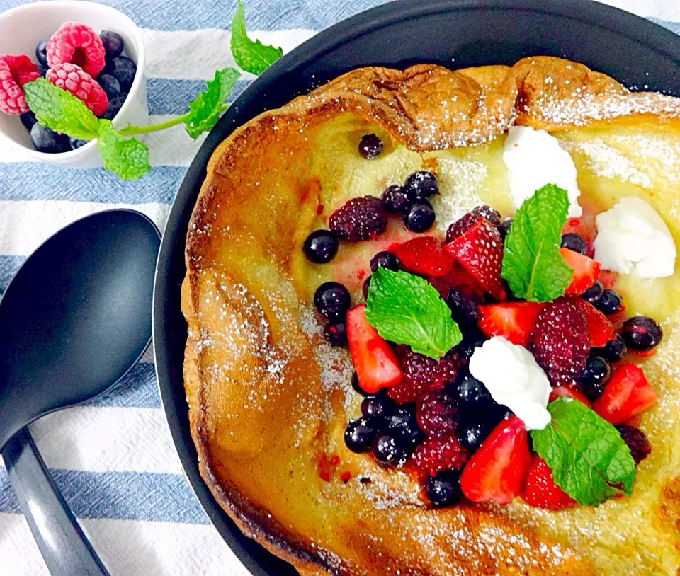 Dutch Baby with Berry Compote|Mich Liowさん