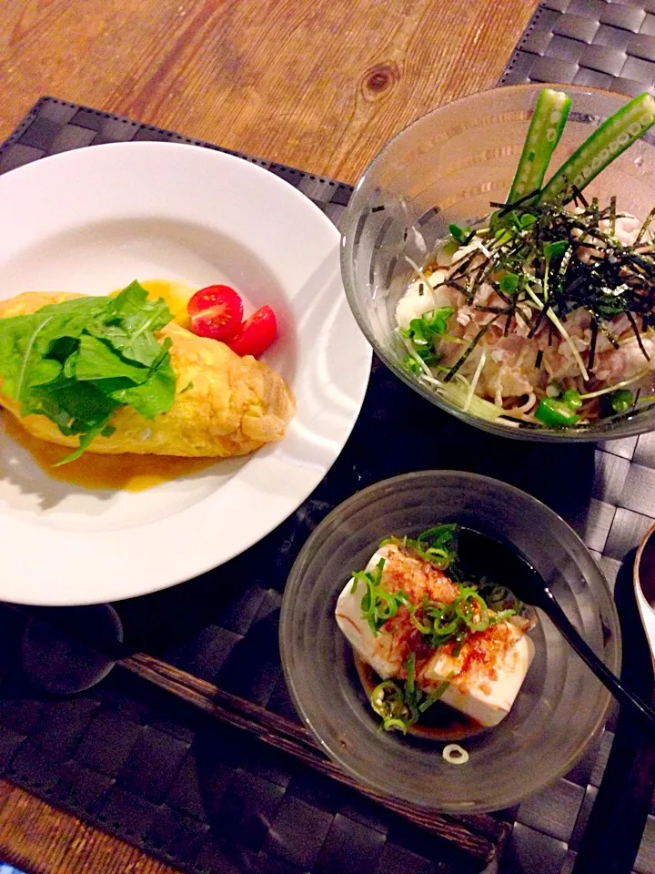 ひき肉と野菜のオムレツ、豚しゃぶ肉ととろろの冷やしぶっかけ蕎麦、冷奴🍀|まみりんごさん