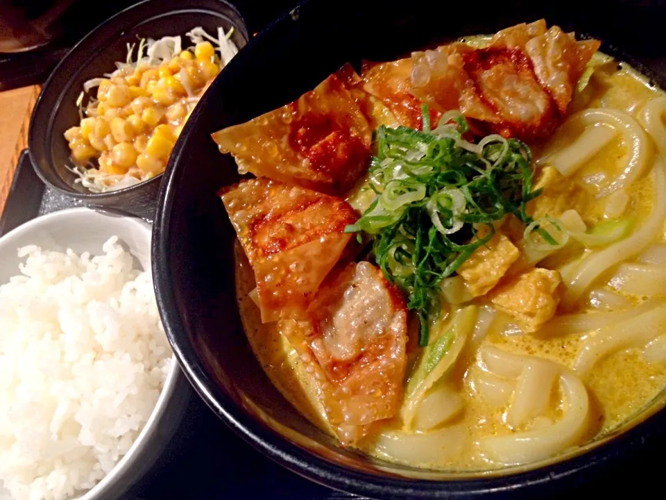 揚げワンタン✨カレーうどん|料理人アイアンマンさん