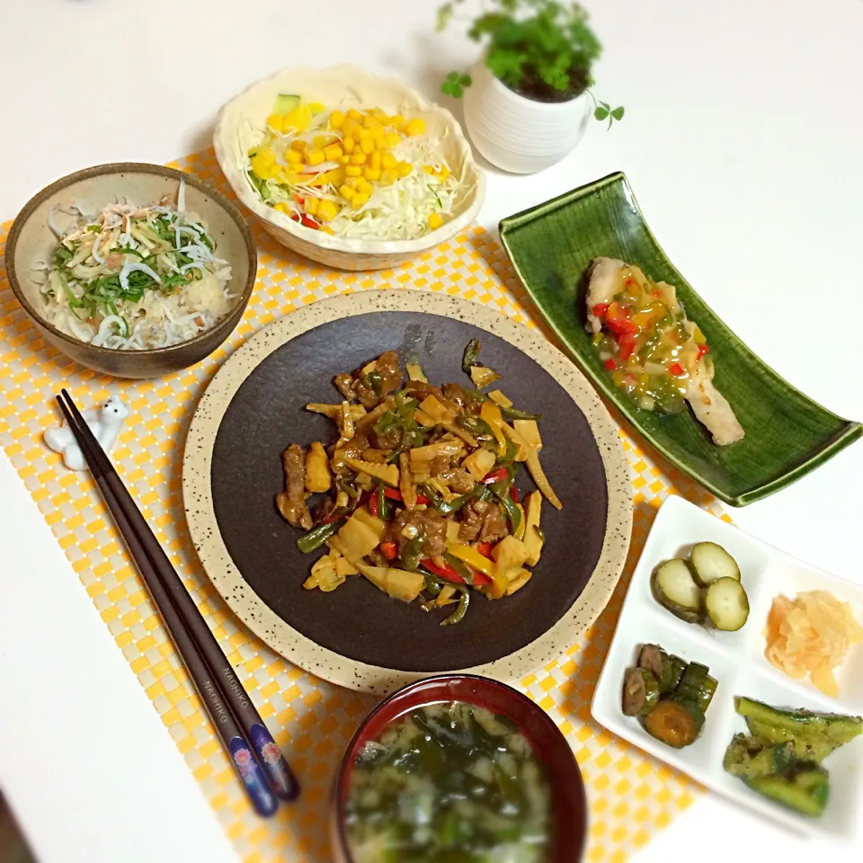 梅シソしらす炊き込みご飯＆青椒肉絲＆タラの野菜あんかけ＆胡瓜漬物＆手作りガリなど…|ともりんさん