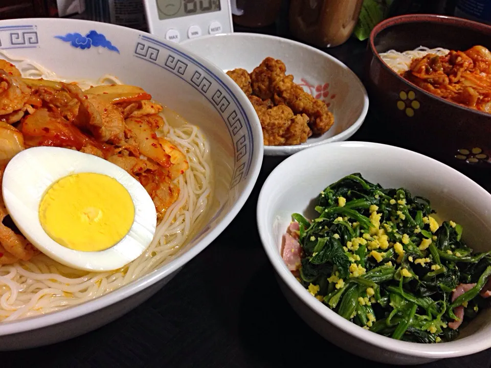 Snapdishの料理写真:今日の晩ご飯は、豚キムチそうめん、ほうれん草とベーコンのバター炒め、チキンボーン。|ゆえさん