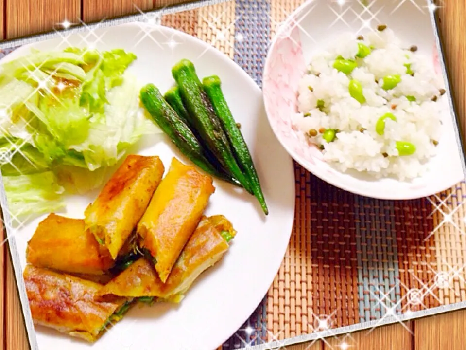 Snapdishの料理写真:カレー春巻チーズいんげん入り、オクラの焼きびたし、枝豆と山椒ごはん|さえさん