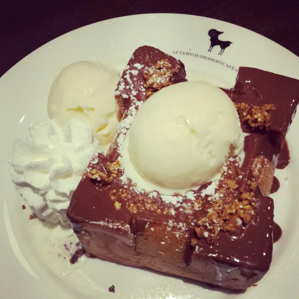 Nutella toast with vanilla ice cream at After You Dessert Cafe, Siam Paragon, Bangkok|genさん