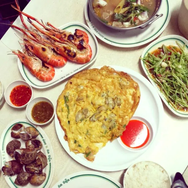 Seafood dinner at Chinatown, Bangkok.|genさん