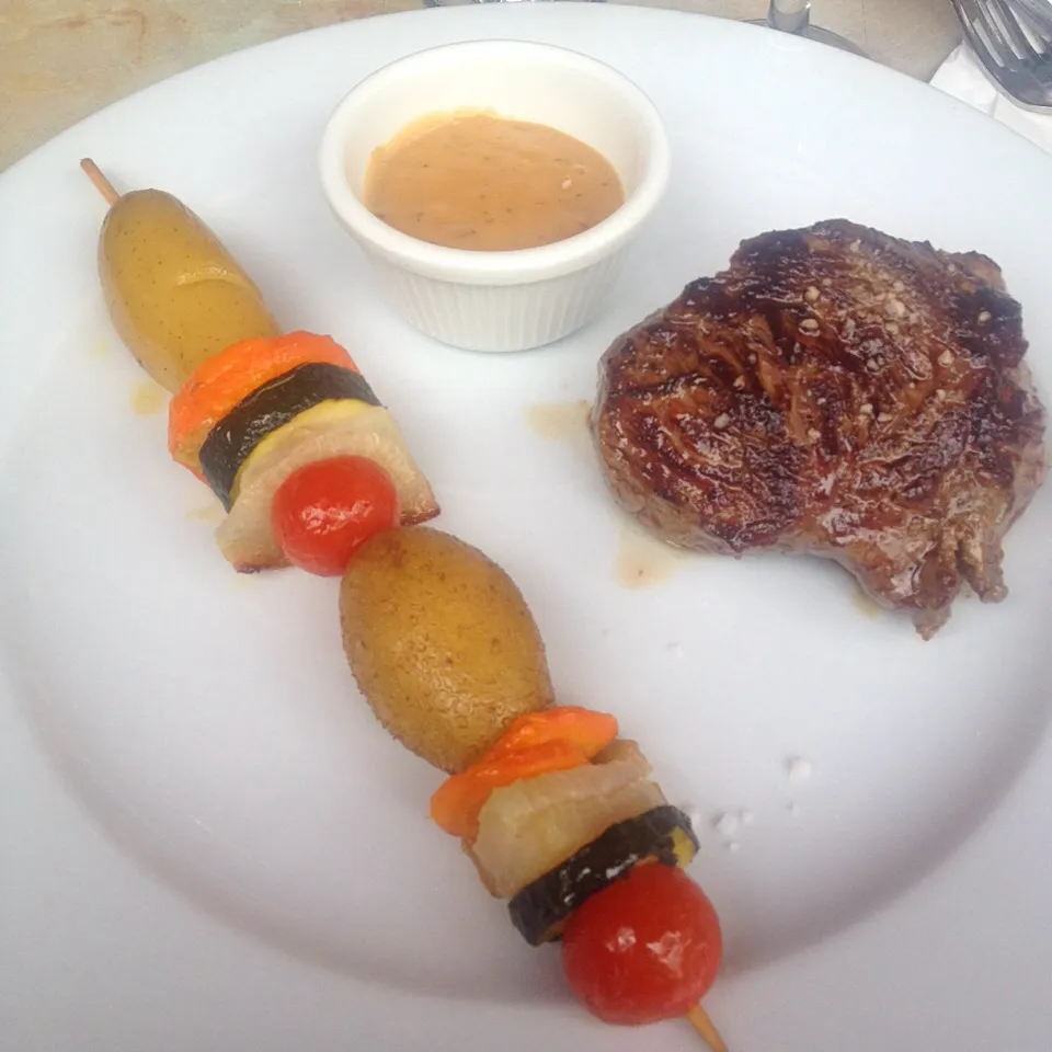 Onglet de boeuf et brochette de legumes|jm gobetさん