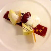 Apple parfait, honeycomb, bitter chocolate|Daniel Archerさん