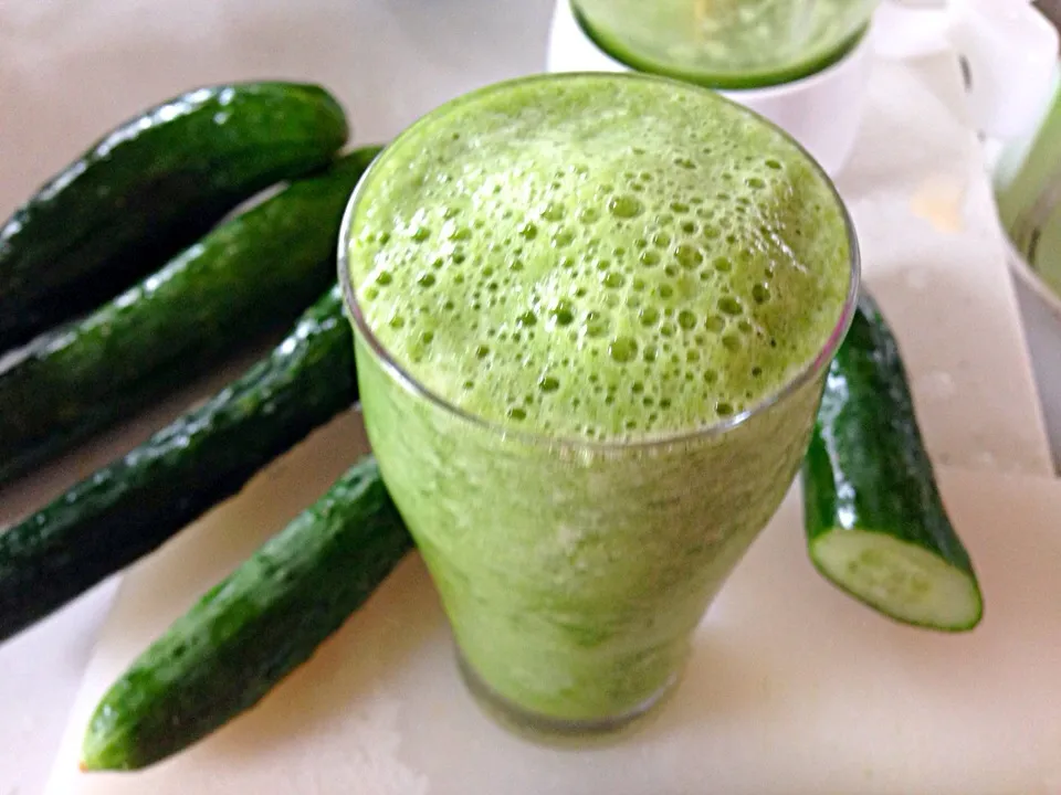 Snapdishの料理写真:Low calorie Cucumber Melon smoothie|viviさん