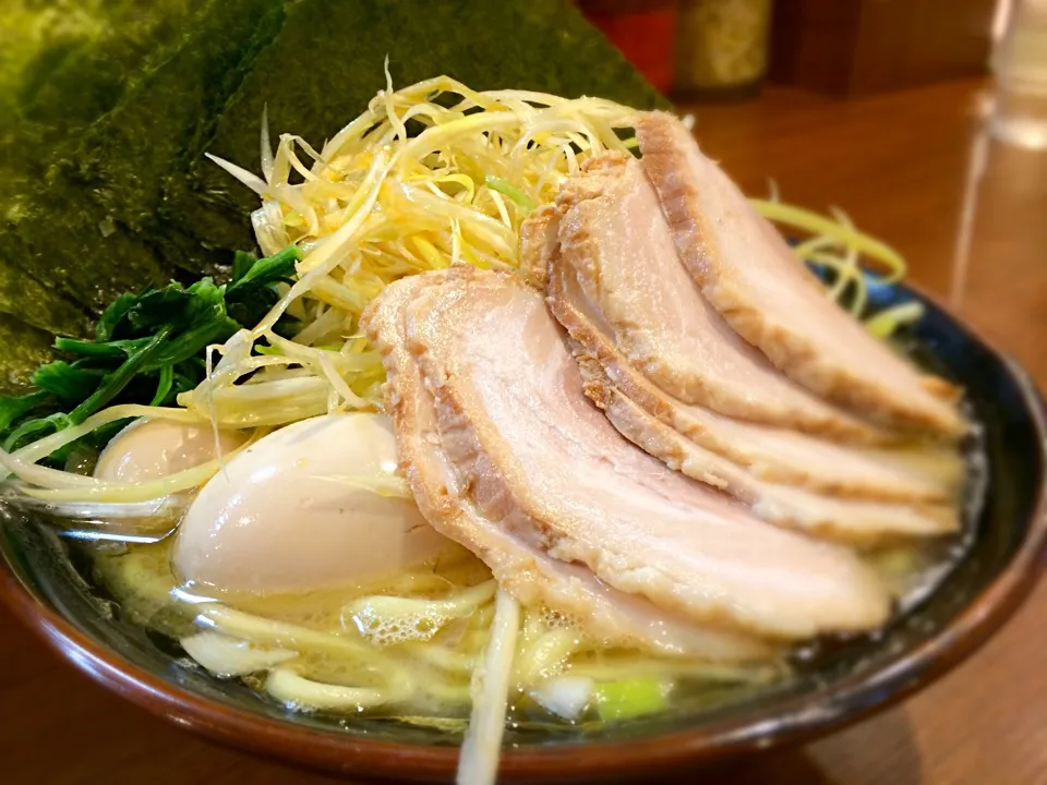 家系 醤油とんこつラーメン@町田商店(横浜)|かっちっさん