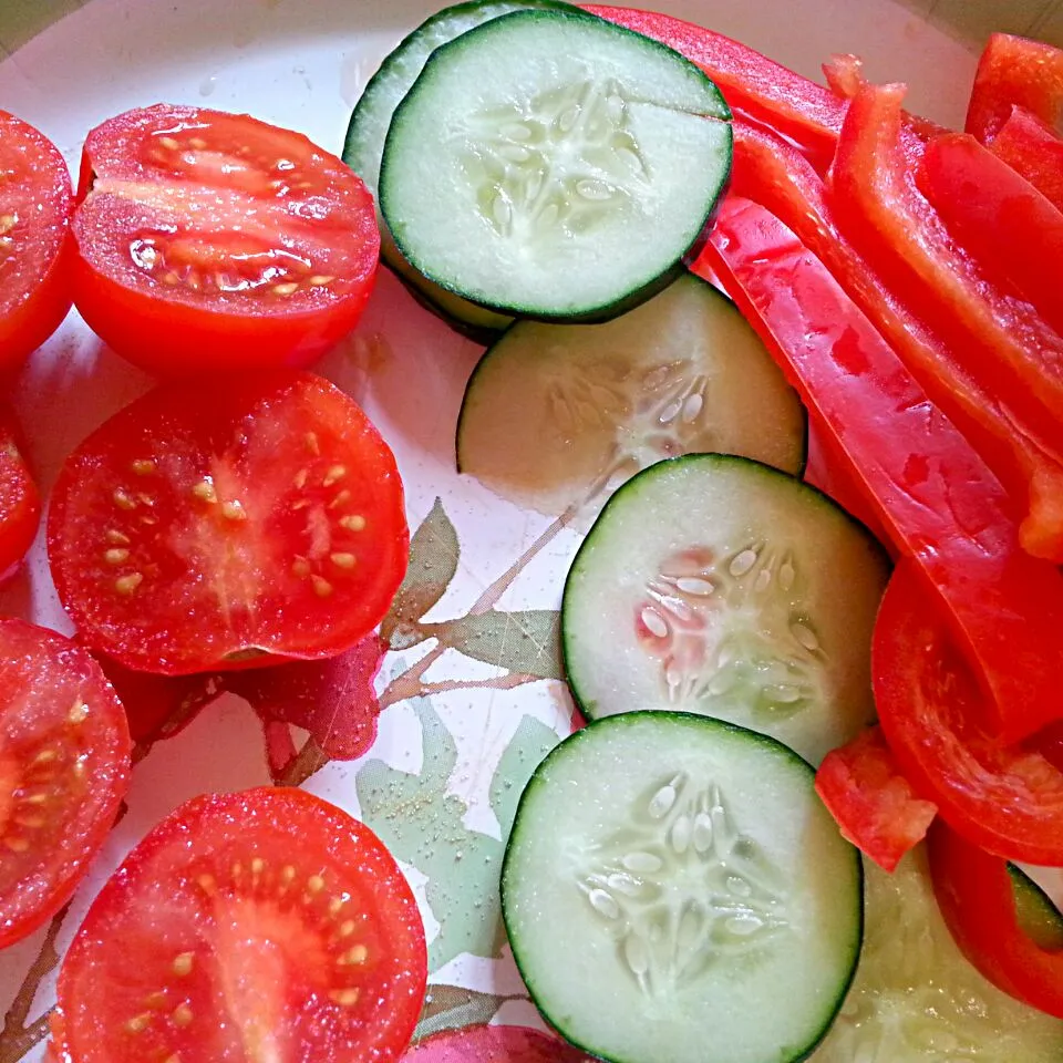 Snapdishの料理写真:Tomatoes, cucumber, Rebecca Bells|♡ Becks ♡さん