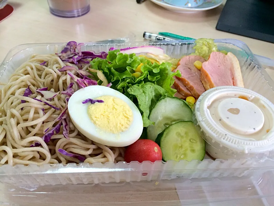 Snapdishの料理写真:烟熏鸭胸荞麦面|佰佰さん