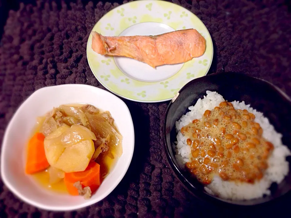 和-昼食 納豆ご飯、肉じゃが、焼鮭|Shigeki  Nakamuraさん