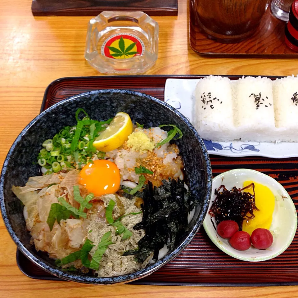 手打ちうどん大八の極楽うどん＋おにぎり！😋|Akiyuki Chinnen Sukiyaki Shiraishiさん