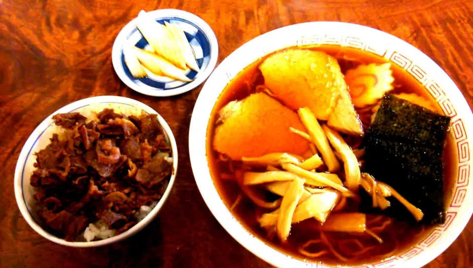 ラーメンと小肉めし 850円|しんたたさん