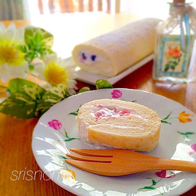 卵白5個消費 ミックスベリーのホワイトロールケーキ なお Snapdish スナップディッシュ Id Dpegca