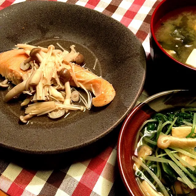 鮭ときのこの柚子胡椒、水菜と揚げの煮浸し、豆腐とワカメの味噌汁|あすかさん