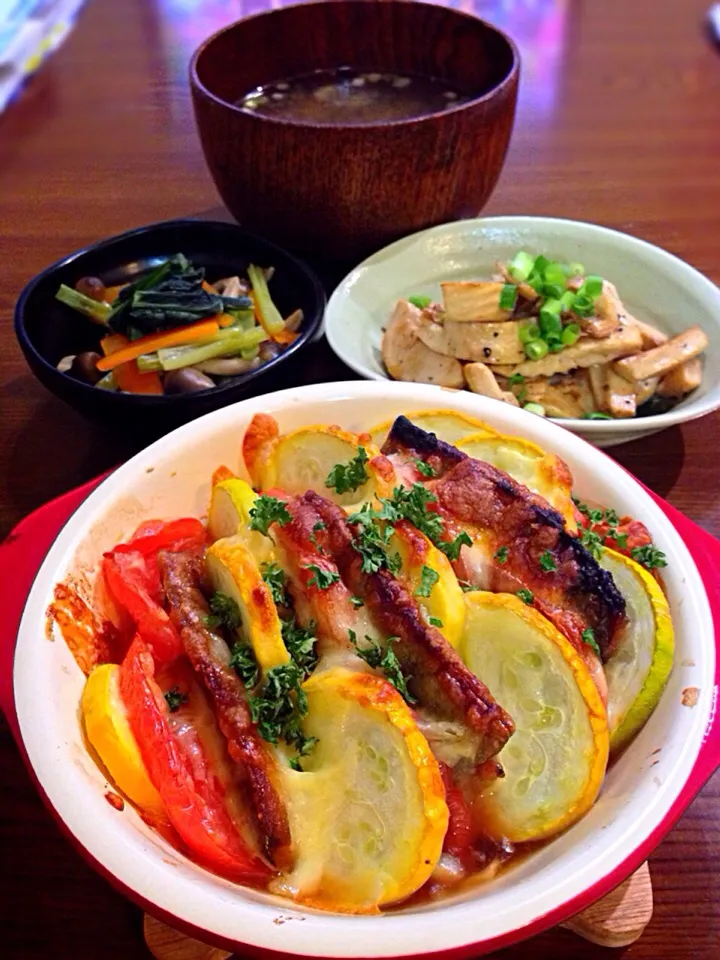 Snapdishの料理写真:⭐️秋刀魚と夏野菜のチーズ焼き ⭐️筍のバター醤油炒め ⭐️小松菜のおひたし ⭐️海苔の胡麻味噌汁|よっちぃさん