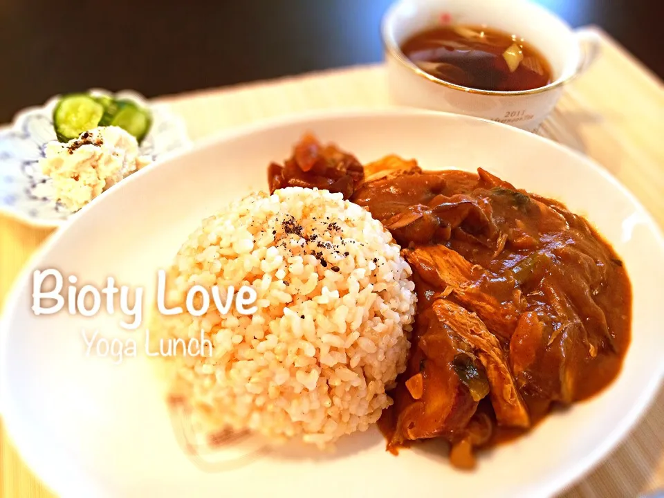 Snapdishの料理写真:ベジカレー、豆腐の塩麹漬け、ごまスープ☆|YUKKIさん